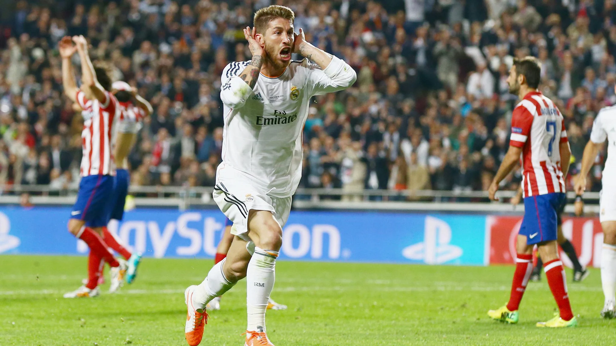 Sergio ramos utilizando la camiseta del real madrid 2014